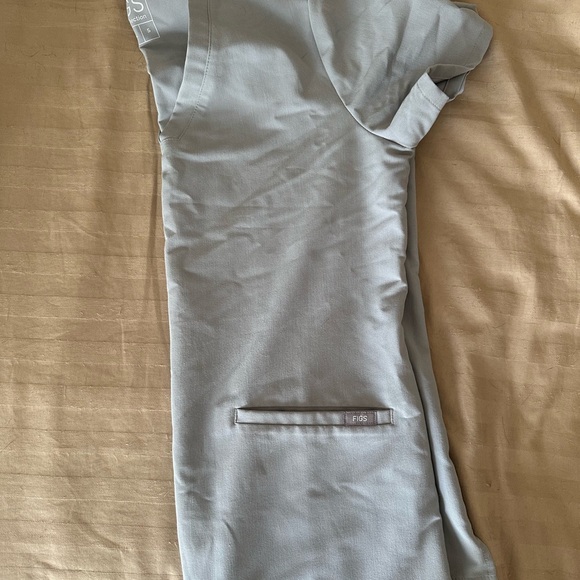 FIGS SCRUB SET!! Price for set! In excellent condition. - Picture 2 of 3